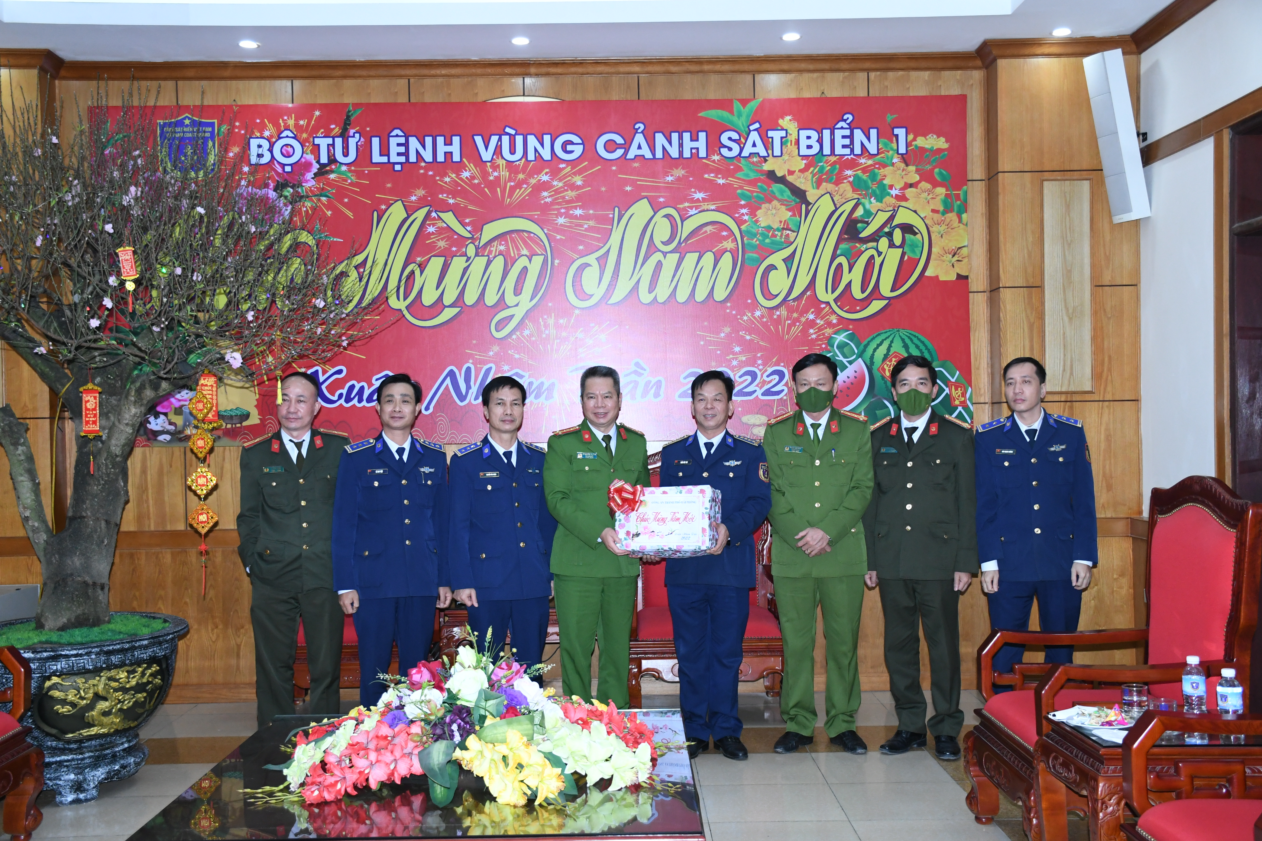 Đại tá Lê Nguyên Trường, Phó Giám đốc CATP chúc Tết Bộ Tư lệnh Vùng Cảnh sát biển 1